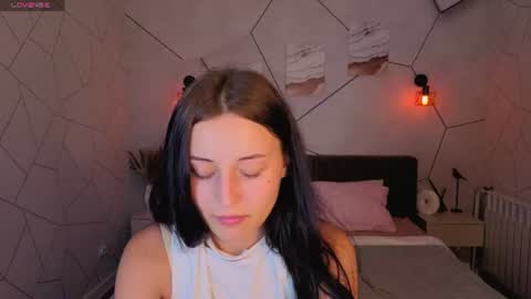 tracey_gill online show from July 1, 9:18 am