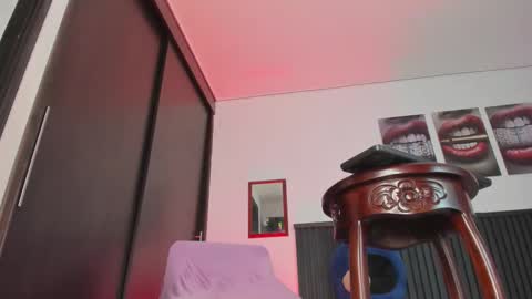 Juliana Giiraldo  online show from October 24, 3:13 pm