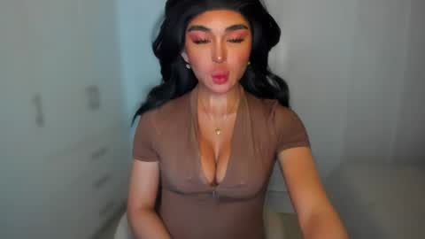 Snapshot of transnextdoor_ chatting on January 9, 6:04 pm ALMIGHTY GODDESS VALENTINA online show from January 9, 6:04 pm