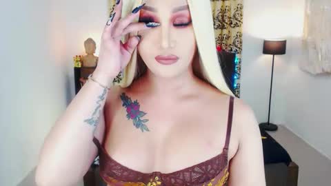 Snapshot of transplayfullolivia chatting on September 12, 8:22 pm KYLIE BELLA  TS online show from September 12, 8:22 pm