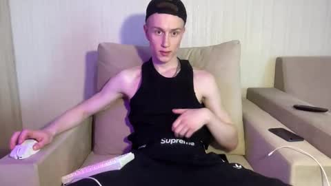 Travis online show from May 2, 9:37 am