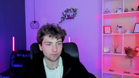 Travis online show from April 27, 1:52 pm