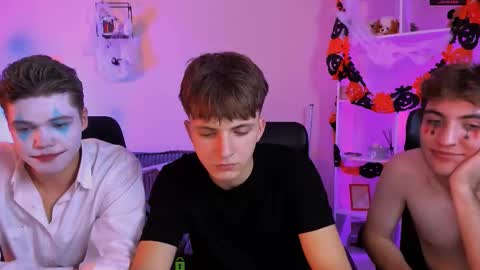 Travis online show from October 31, 9:26 pm