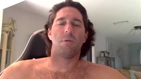 TravisKenn online show from February 11, 4:33 pm