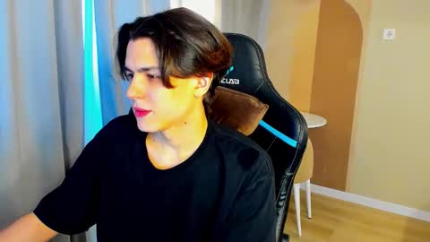 travisrivas online show from March 7, 11:54 am