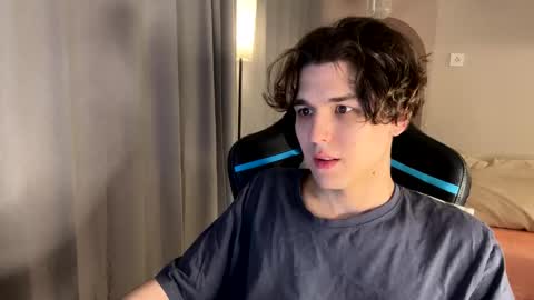 travisrivas online show from May 5, 2:40 am