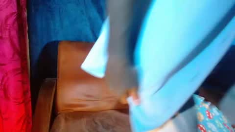 TRAV - INDEPENDENT MODEL online show from February 5, 9:29 pm