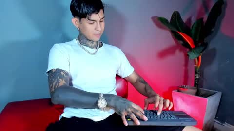 TRAV - INDEPENDENT MODEL online show from February 26, 6:48 pm