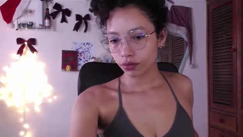 Emily online show from December 3, 3:39 pm