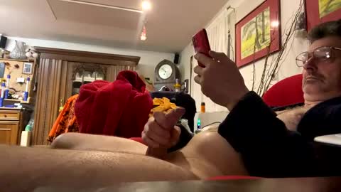 Snapshot of trebgeis1 chatting on February 25, 5:41 am trebgeis1 online show from February 25, 5:41 am