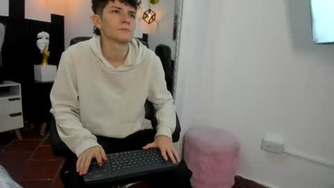 trevor_mob online show from June 22, 7:10 pm
