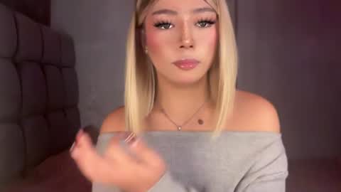 trexie_fucks15 online show from August 2, 4:20 pm