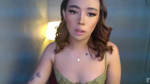 trexie_fucks15 online show from May 3, 1:33 am