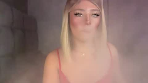 trexie_fucks15 online show from July 28, 6:31 pm