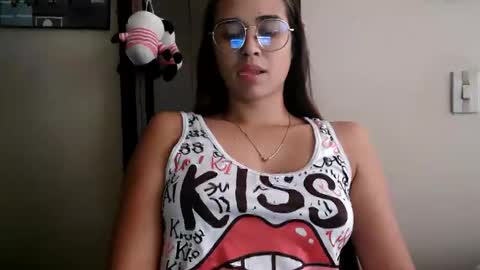 triana_bell online show from June 11, 3:32 pm