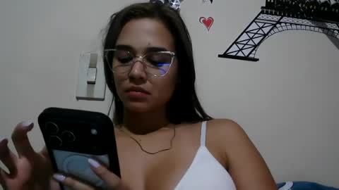 triana_bell online show from June 22, 12:50 am