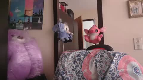 triana_bell online show from April 6, 4:30 pm