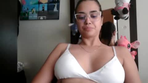 triana_bell online show from July 28, 8:12 pm