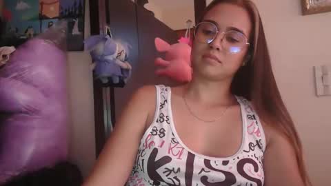 triana_bell online show from April 30, 9:41 pm