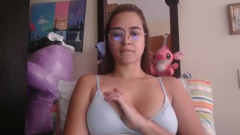 triana_bell online show from April 22, 5:09 pm