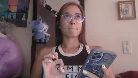 triana_bell online show from May 2, 9:09 pm