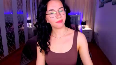 TriciaDaisy online show from June 7, 5:23 am