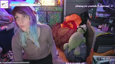 Snapshot of tricky_nymph chatting on December 24, 10:22 am Cassie online show from December 24, 10:22 am