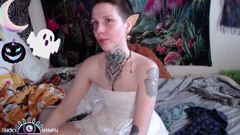 Snapshot of tricky_nymph chatting on October 29, 11:27 pm Cassie online show from October 29, 11:27 pm