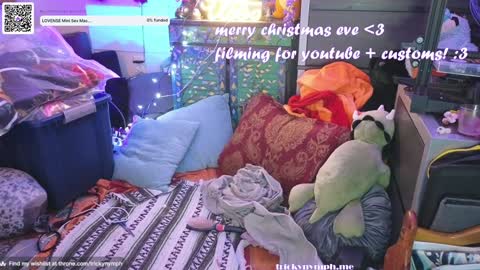 Snapshot of tricky_nymph chatting on December 24, 1:28 pm Cassie online show from December 24, 1:28 pm