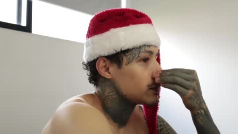 - trieone online show from December 24, 9:55 pm