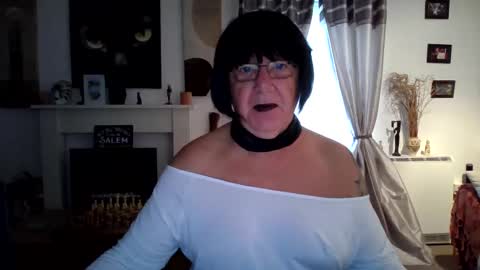 Snapshot of trinity1011 chatting on October 1, 6:56 am trinity1011 online show from October 1, 6:56 am