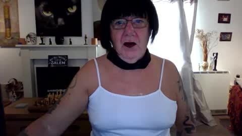 Snapshot of trinity1011 chatting on October 27, 7:52 am trinity1011 online show from October 27, 7:52 am