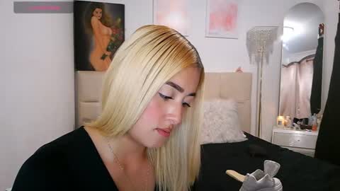 trinitych_ online show from June 8, 8:43 pm