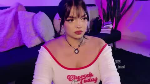 Val martinez  online show from June 17, 12:48 am