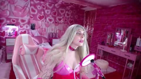 trista_doll online show from December 6, 11:52 pm
