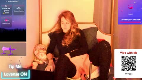 Snapshot of trixiedivine chatting on December 3, 9:06 am Trixie Divine online show from December 3, 9:06 am