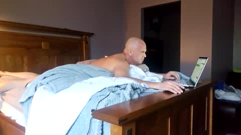 trojanswingers online show from December 15, 6:15 pm