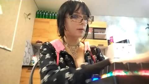 Poly online show from January 17, 2:48 pm