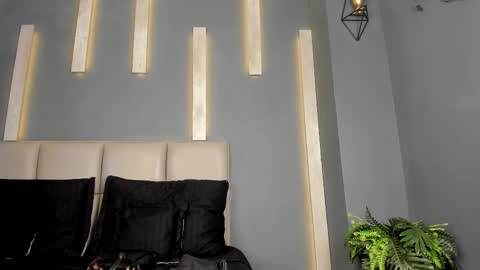  C H L O E online show from March 16, 7:07 pm