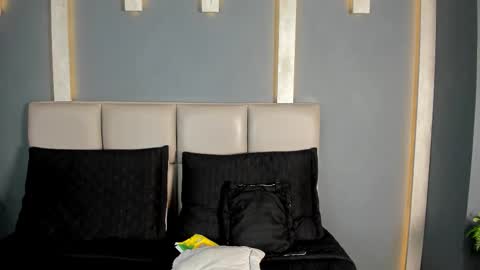  C H L O E online show from March 11, 7:28 pm