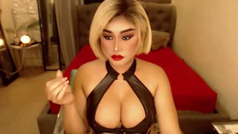 SEDUCTIVEmistresCUMS online show from March 18, 6:52 am