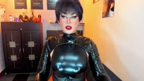 Nicoleeee online show from May 20, 8:48 pm