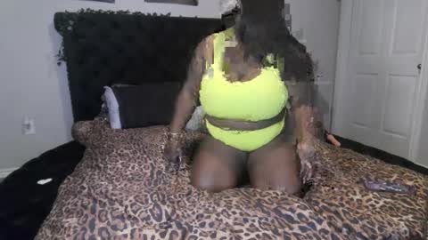 tsunamiiibee online show from October 6, 7:42 pm