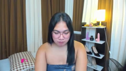 Karen Oquio online show from October 2, 6:01 am