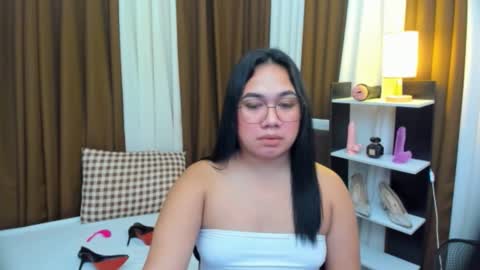 Karen Oquio online show from October 27, 1:16 am