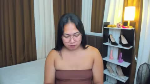 Karen Oquio online show from September 26, 7:33 pm