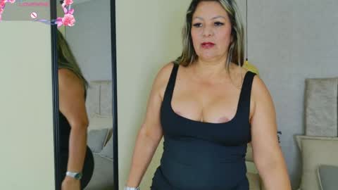 tutu_milf online show from April 22, 7:21 pm