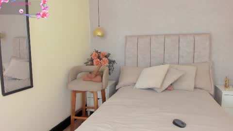 tutu_milf online show from July 24, 7:11 pm