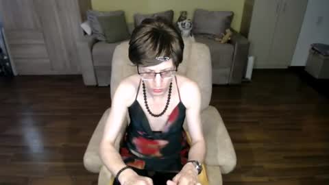 Clementine online show from June 17, 9:03 am