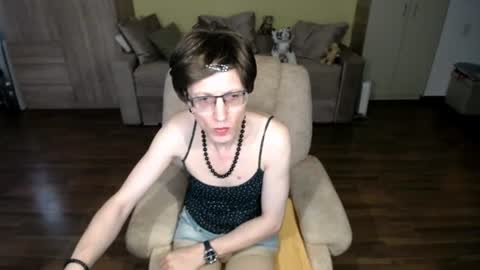 Clementine online show from June 18, 9:04 am